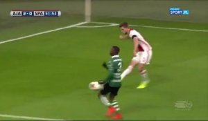 Ce footballeur n'est vraiment pas Fair-play : Joël Veltman pendant la blessure de son coéquipier !