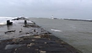 GRAU D'AGDE - MER AGITÉE ET COUP DE VENT