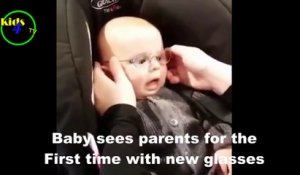Ce bébé voit sa maman pour la première fois et sourit !