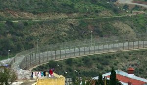 Maroc/Espagne: près de 500 migrants forcent la frontière