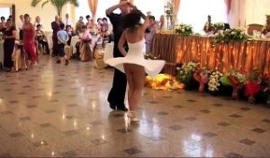 Ils ont chauffé toute la salle le jour de leur mariage avec une magnifique danse