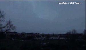 Cette étrange vidéo qui semble montrer un OVNI crée la controverse sur les réseaux sociaux