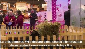 Bernard Cazeneuve met Marine Le Pen en garde
