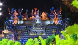 Au carnaval de Rio, un défilé Louis XIV plein de surprises
