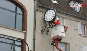 Le centre-ville de Crépy-en-Valois retrouve son horloge