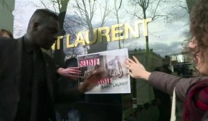 Manifestation contre une publicité "sexiste" Yves Saint Laurent