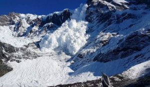 Des touristes voient une avalanche de près (Chili)