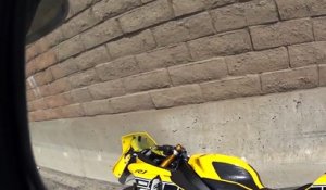 Un motard se crashe un voulant faire une roue arrière à 100km/h