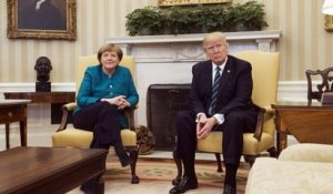 Donald Trump refuse de serrer la main à Angela Merkel