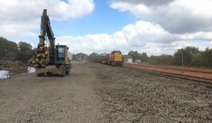 Sur la ligne Quimper-Brest, le train de dépose arrive en gare