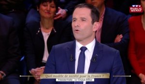 Hamon à Le Pen : « Que vous soyez une droguée aux pages Faits divers, c'est une chose… »