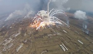 Explosion d'une usine d'armes filmée du ciel par un Drone en Ukraine !