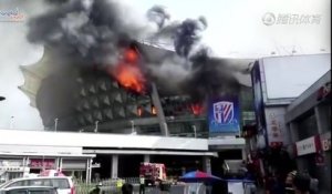 Le stade de foot du Shanghai Shenhua prend feu en pleine journée
