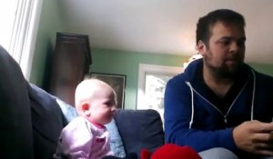 Regardez la réaction de ce bébé quand son oncle fait l'ours!
