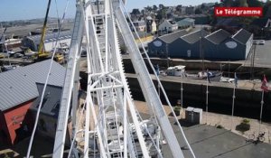 Port de Paimpol. Une grande roue sur le quai Neuf