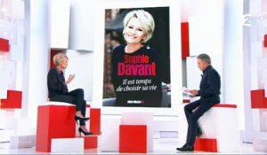 Face à Michel Drucker, Sophie Davant revient sur l'arrêt de "Toute une histoire" : "Ça a été un choc !" - Regardez