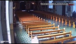 Philippines: Un puissant séisme filmé dans une église