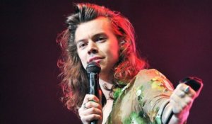 Harry Styles Drops Debut Solo Single 'Sign of the Times' | Billboard News