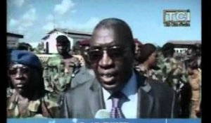 Remise de nouveaux treillis aux gendarmes et militaires en présence de Koffi Koffi Paul