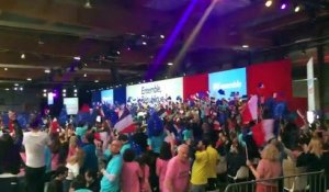 La salle commence à se chauffer pour Macron au Paris Event Center