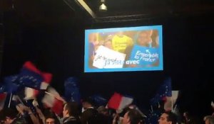 Avec le slogan "Je vote avec", Macron reprend à son compte le principe de la "Kiss Cam"