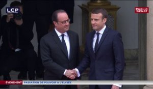 Cérémonie d'investiture : Accueil d'Emmanuel Macron par François Hollande