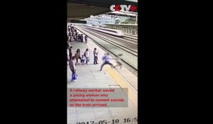 Un cheminot empêche une jeune femme de se jeter sous un train