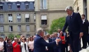 La passation de pouvoirs entre Stéphane Le Foll et Jacques Mézard, ministre de l'Agriculture et de l'Alimentation
