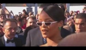Festival de Cannes 2017 : Rihanna met un énorme vent à un journaliste (vidéo)