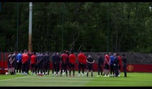 Attaque à Manchester : Paul Pogba et l’équipe de Manchester United honore une minute de silence (vidéo)