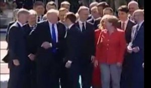 Emmanuel Macron - Donald Trump : une seconde poignée de main violente (vidéo)