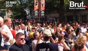 Attentat de Manchester : une chanson d’Oasis reprise par la foule lors d'un hommage