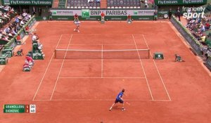 Roland-Garros 2017 : Djokovic sort déjà le grand jeu (2-1)