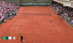 Roland-Garros 2017 : Le smash puissant et préparé de Jérémy Chardy (2-6, 4-6, 3-2)