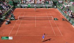 Roland-Garros 2017 : Mladenovic laisse Errani sur place d'un superbe amorti ! (2-6)