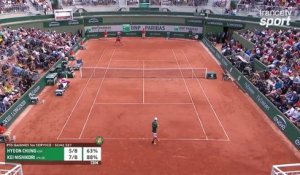Roland-Garros 2017 : L'amorti sublime de Kei Nishikori (5-7, 4-6, 7-6, 6-0, 1-3)