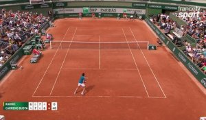 Roland-Garros 2017 : Quel passing long de ligne de Carreno Busta ! (6-4, 6-7, 7-6, 4-6, 4-5)