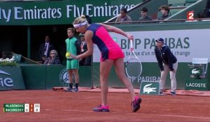 Roland-Garros 2017 : Le coup de fusil de Bacsinszky ! (4-6, 3-2)