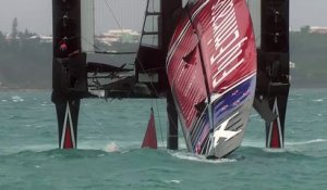 America's Cup: le bateau néo-zélandais chavire