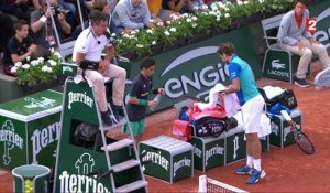 Roland-Garros 2017 : Wawrinka chute puis l’emporte (6-3, 6-3, 6-1)