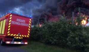 [VIDÉO] Spectaculaire incendie d'un bâtiment agricole à Viennay