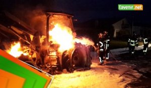 Succession de malchances pour cet agriculteur: un tracteur en feu et deux voitures accidentées