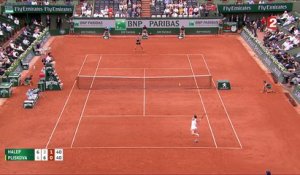 Roland-Garros 2017 : Le coup de fusil de Pliskova en long de ligne (6-4, 3-6, 1-0)