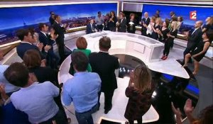 Les journalistes de la rédaction de France 2 débarquent dans le dernier 20h de Pujadas