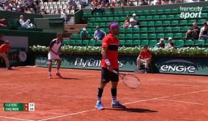 Roland-Garros 2017 : Arnaud Clement et Nicolas Escudé font le show avec les ramasseurs de balle !