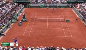 Roland-Garros 2017 :  La grosse défense suivie du passing de revers pour Nadal (2-6, 3-6, 0-2)