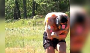 Un bodybuilder se prend 1000 billes de paintball !
