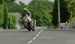 James Hillier évite une chute de justesse sur l'île de Man (TT 2017)