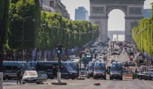 Une voiture a percuté un fourgon de la gendarmerie sur les Champs-Élysées