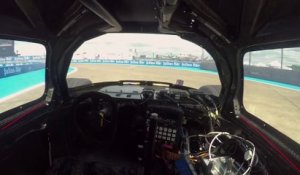 Dans le cockpit d'une voiture de course autonome